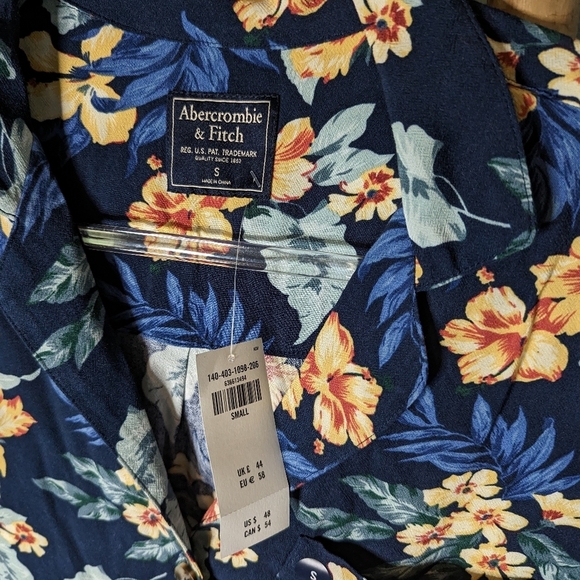 NWT Abercrombie tropical top Small - Picture 2 of 6